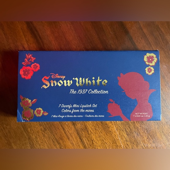 Besame Cosmetics Snow White Disney Collection Seven Dwarfs Mini Lipstick Set NIB - Picture 2 of 4